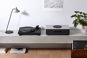 Combination of SL-40CBT-K Direct Drive Turntable System and SC-C70MK2 Wireless Speaker