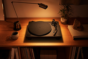 SL-40CBT-K Direct Drive Turntable System on the Shelf