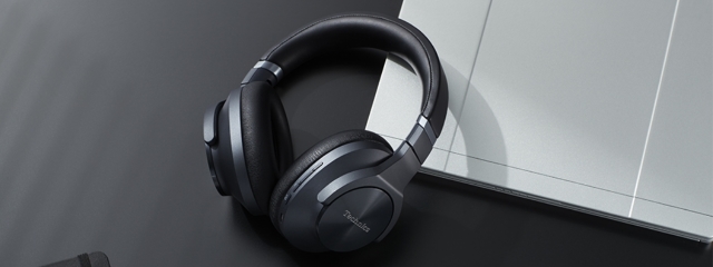 Headphoes on the table