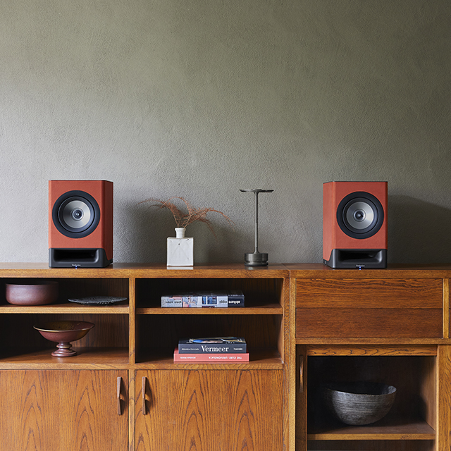 Technics lanserar sitt första trådlösa Hi-Fi högtalarsystem i bokhylleformat SC-CX700 See more