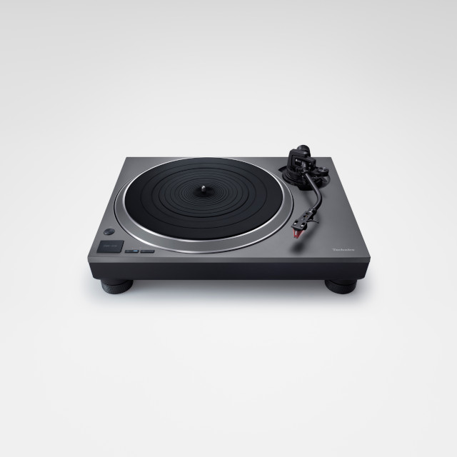 Technics präsentiert Direktantrieb-Plattenspieler SL-1500CS – ausgestattet mit der revolutionären ΔΣ-Drive-Technologie See more