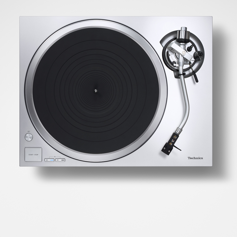 The turntable has a black platter with concentric circles and a right-positioned tonearm
