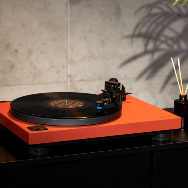 Details of the Technics SL-40CBT turntable in a stylish living room, in Terracotta Brown colour.