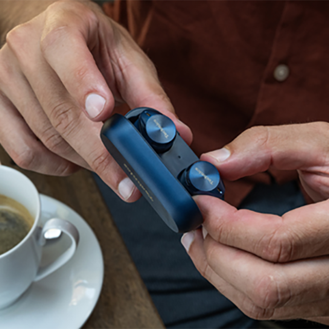 Technics amplia le varianti di colore dei suoi pluripremiati auricolari EAH-AZ80 TWS offrendoti ulteriori opportunità per personalizzare il tuo stile See more