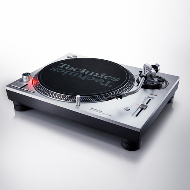 A Technics lança a versão silver do mítico gira-discos SL-1200MK7 para DJ See more