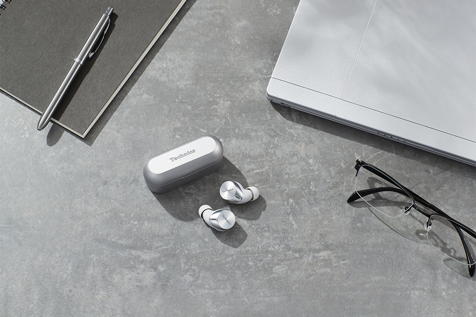 EAH-AZ60 silver on table