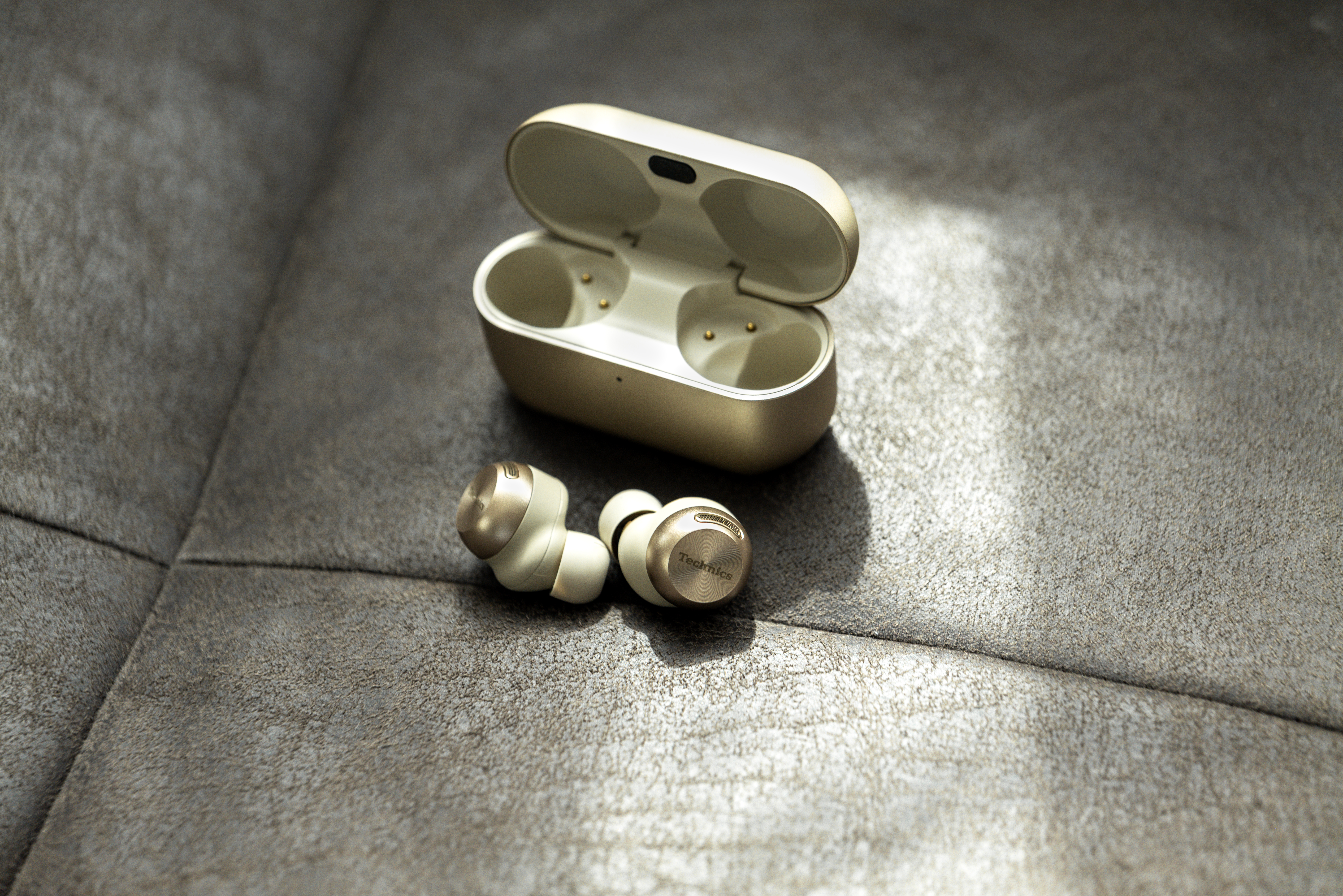 Słuchawki umieszczone na powierzchni