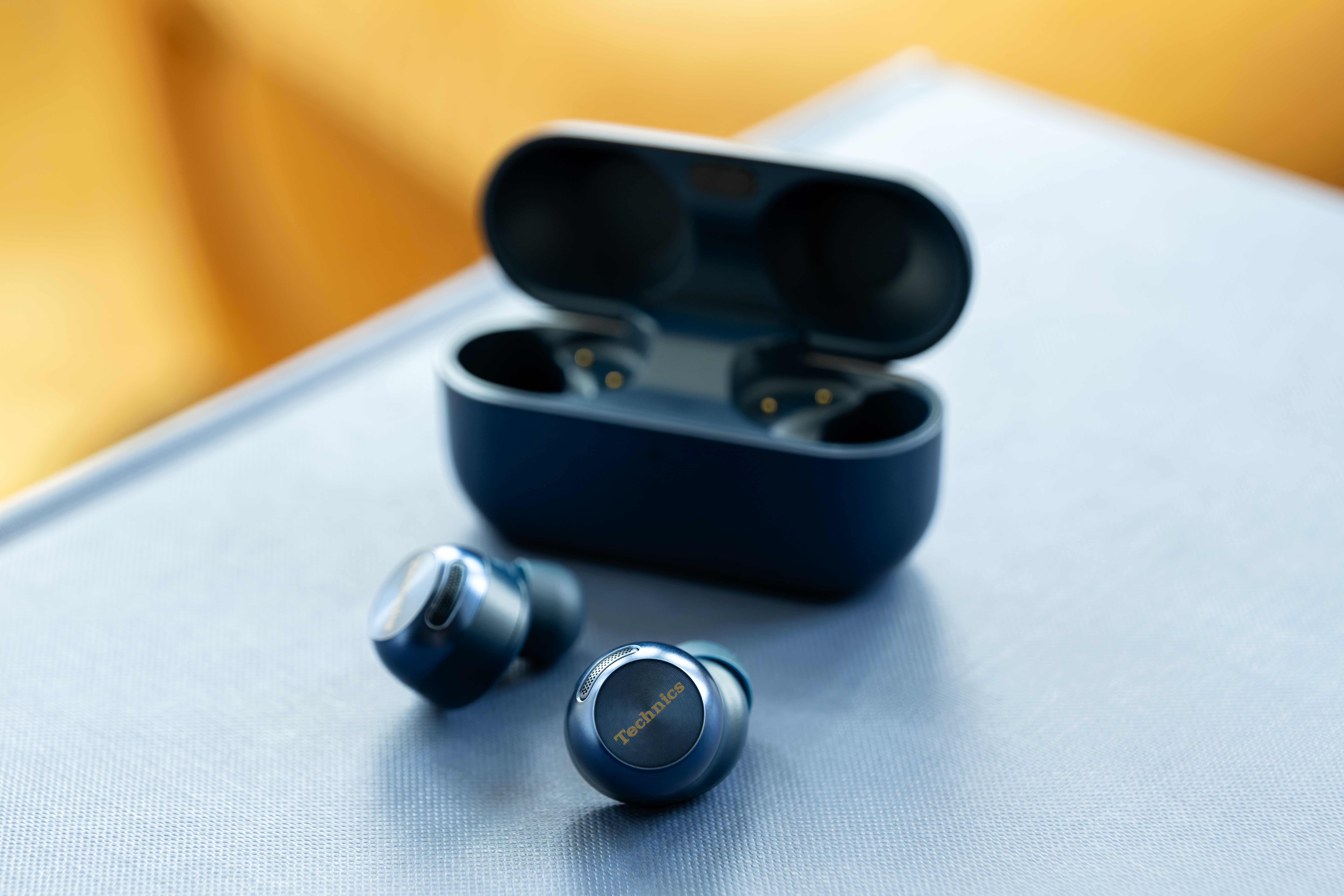 Słuchawki na biurku