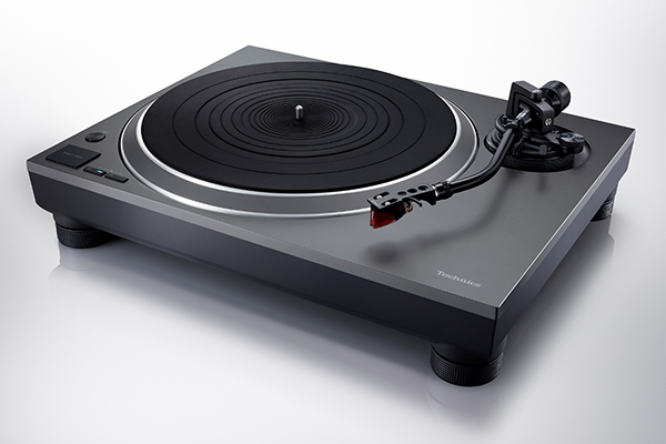 Sistema di giradischi a trazione diretta SL-1500CS, vista di tre quarti