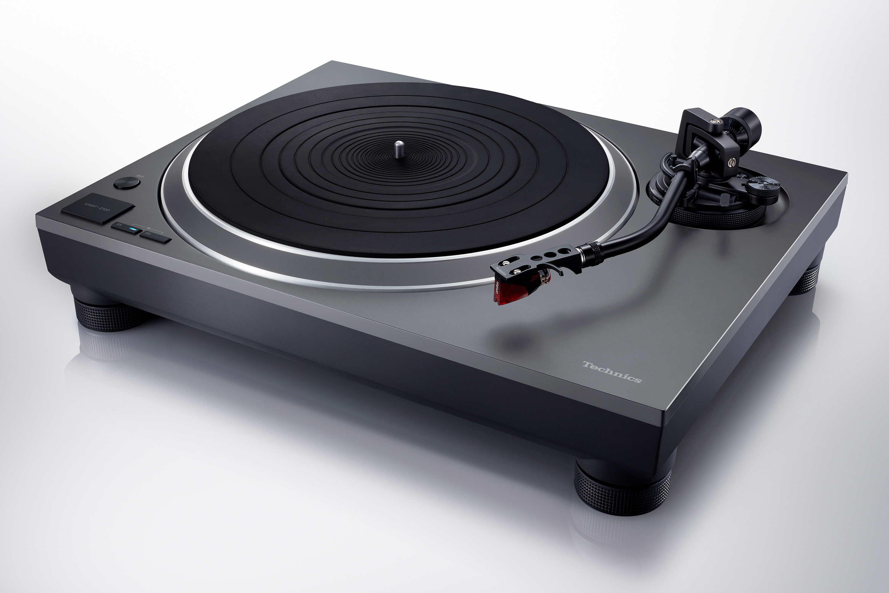 Sistema di giradischi a trazione diretta SL-1500CS, vista di tre quarti