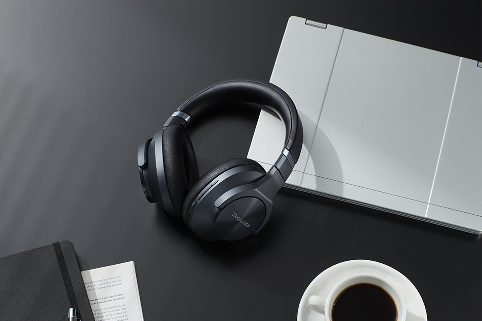 Headphoes on the table