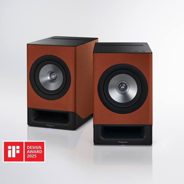 Decades HiFi-luidsprekersysteem SC-C700 met houten afwerking.