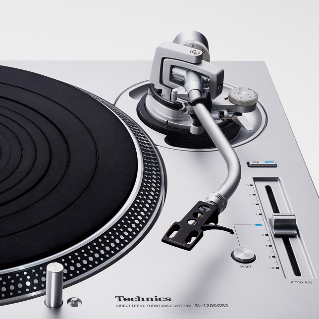 Tonearm Achieving High Initial-Motion Sensitivity