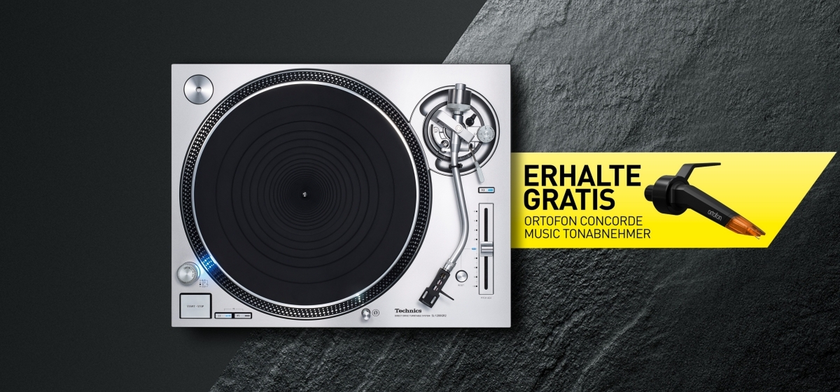 Technics SL-1200GR2 Direct-Drive-Plattenspieler auf dunklem, strukturiertem Hintergrund mit gelbem Banner und dem Hinweis ‚Erhalte gratis Ortofon Concorde Music Tonabnehmer‘.