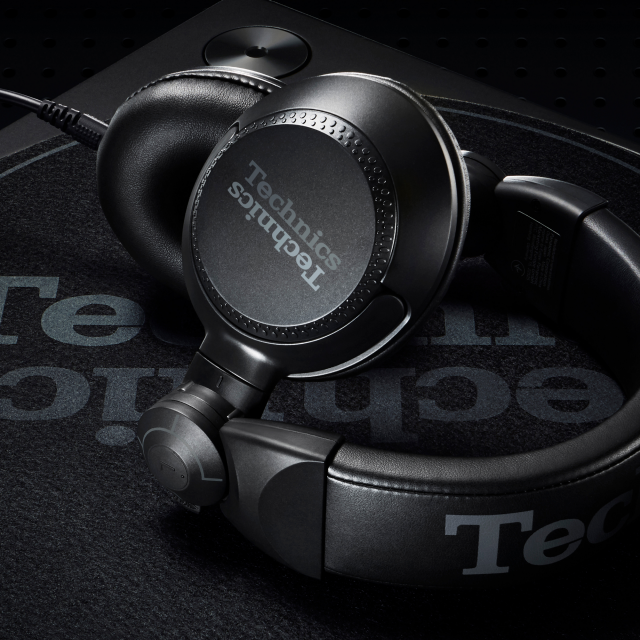 Aanbevolen product: Technics EAH-DJ1200 hoofdtelefoon.