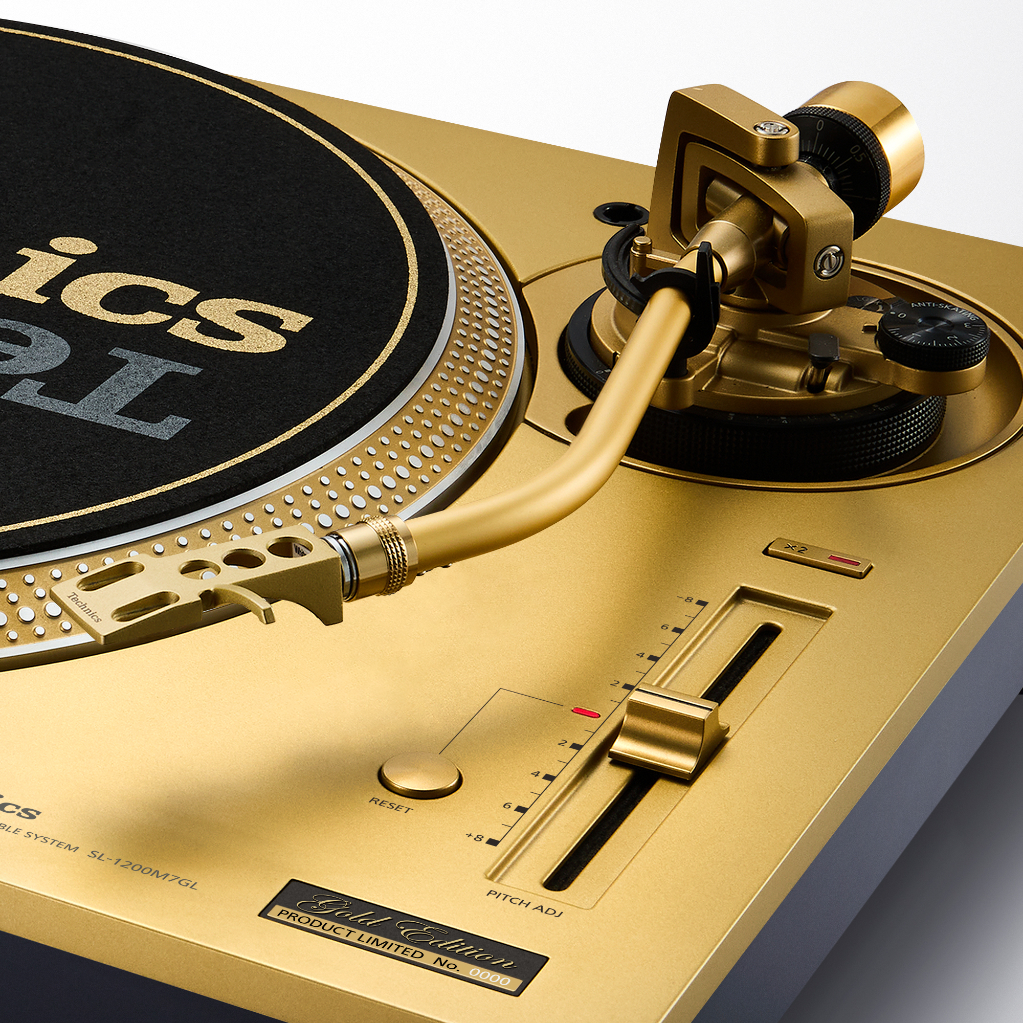 Gold-finished magnesium tonearm on the Technics SL-1200M7GL