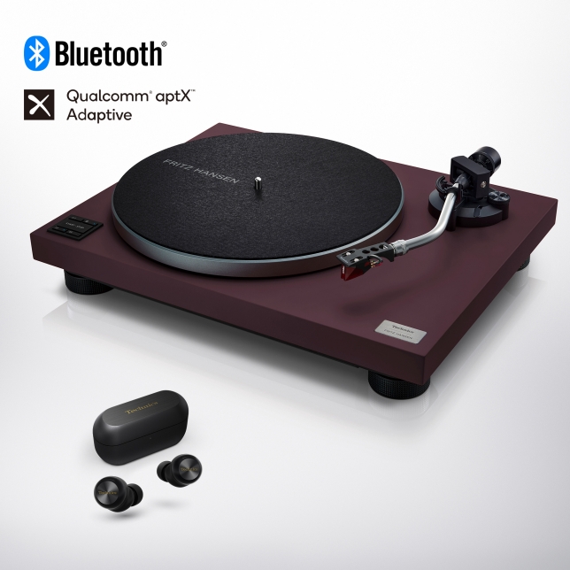 SL-40CBTFH and AZ100 with Bluetooth logo and Qualcomm aptX Adaptive logo