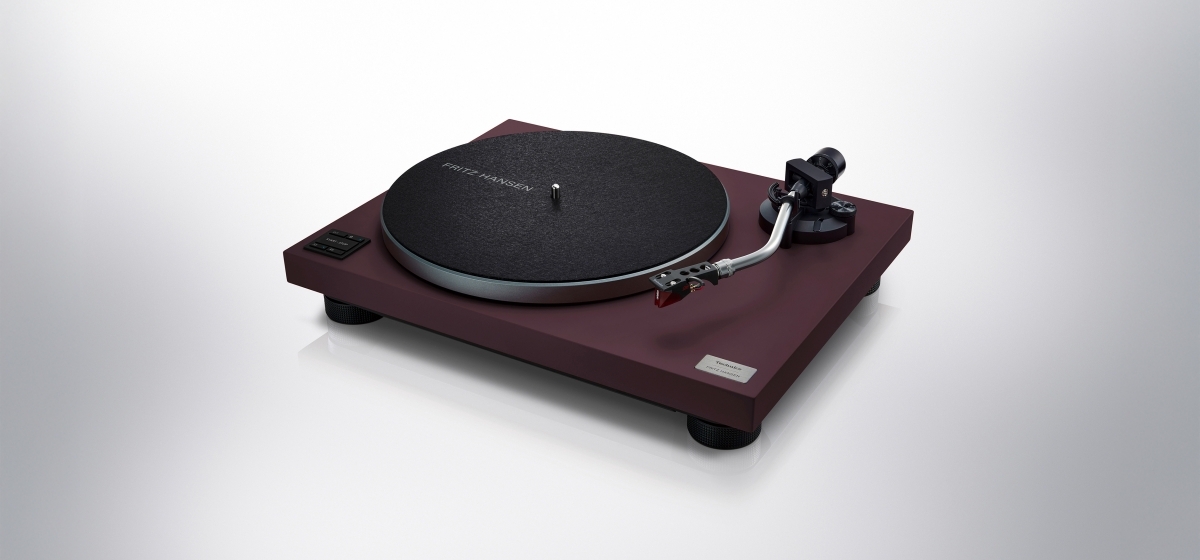 Technics Direct Drive Turntable System SL-40CBTFH, Fritz Hansen collaboration model