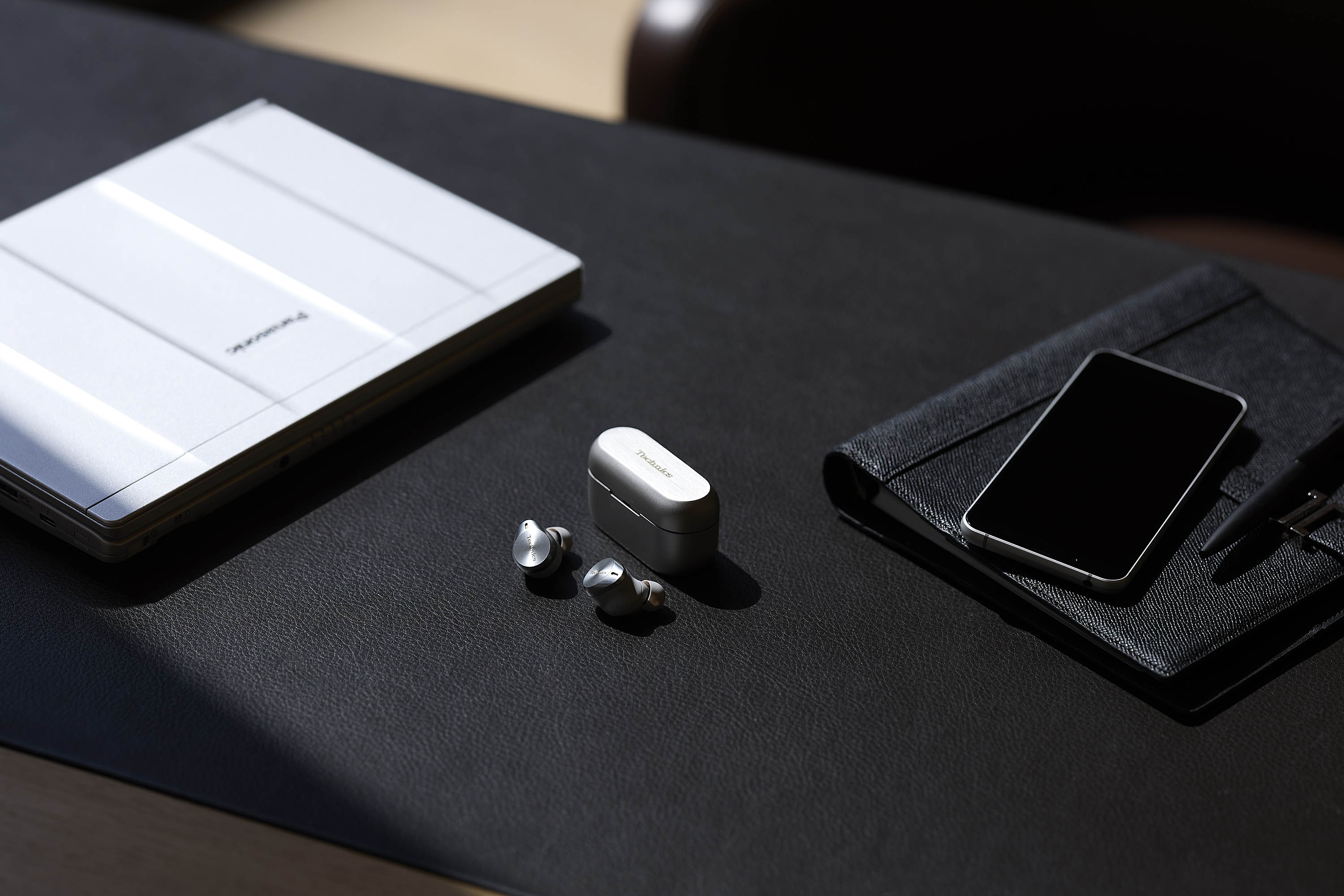 Шумопотискащи безжични слушалки  EAH-A800