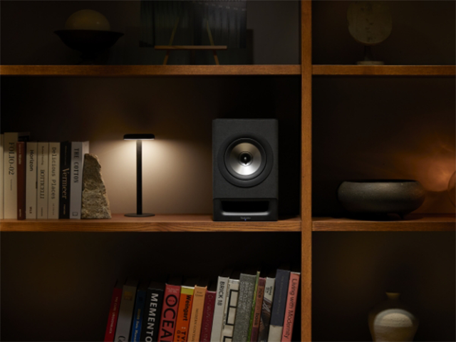 Technics пуска първата си безжична Hi-Fi озвучителна система - SC-CX700, която може да бъде разположена на рафта с книги – за любителите на стила