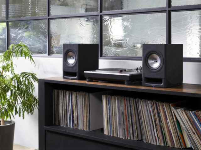 Technics пуска първата си безжична Hi-Fi озвучителна система - SC-CX700, която може да бъде разположена на рафта с книги – за любителите на стила