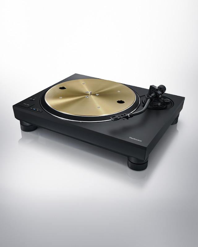 Technics erweitert seine Produktpalette an Plattenspielern mit der herausragenden ΔΣ-Drive-Technologie (Delta Sigma Drive) und führt den SL-1300G als neuen de-facto-Standard für HiFi-Plattenspieler der Grand Class ein