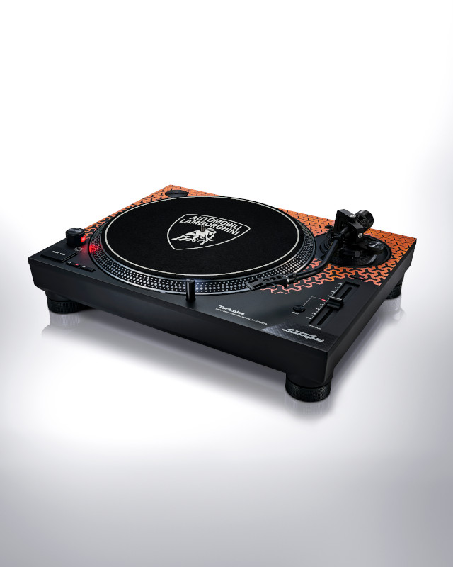Exklusive Sonderedition: Technics und Automobili Lamborghini präsentieren Plattenspieler SL-1200M7B