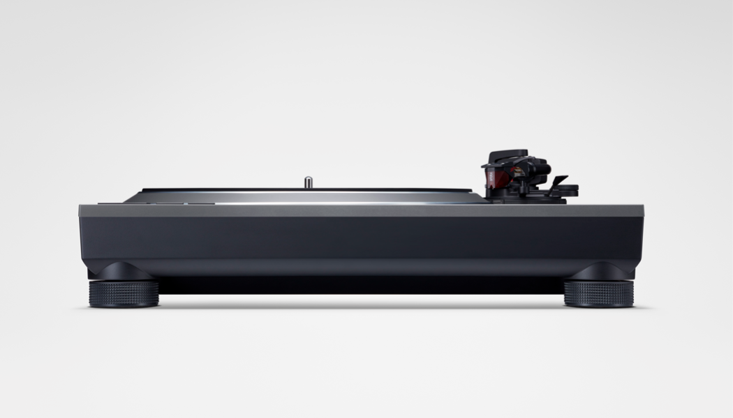 Technics presenta el giradiscos SL-1500CS Direct Drive, un modelo superior y mejorado del galardonado SL-1500C, que incorpora el revolucionario sistema ΔΣ-Drive (Tracción Delta Sigma) de la marca.