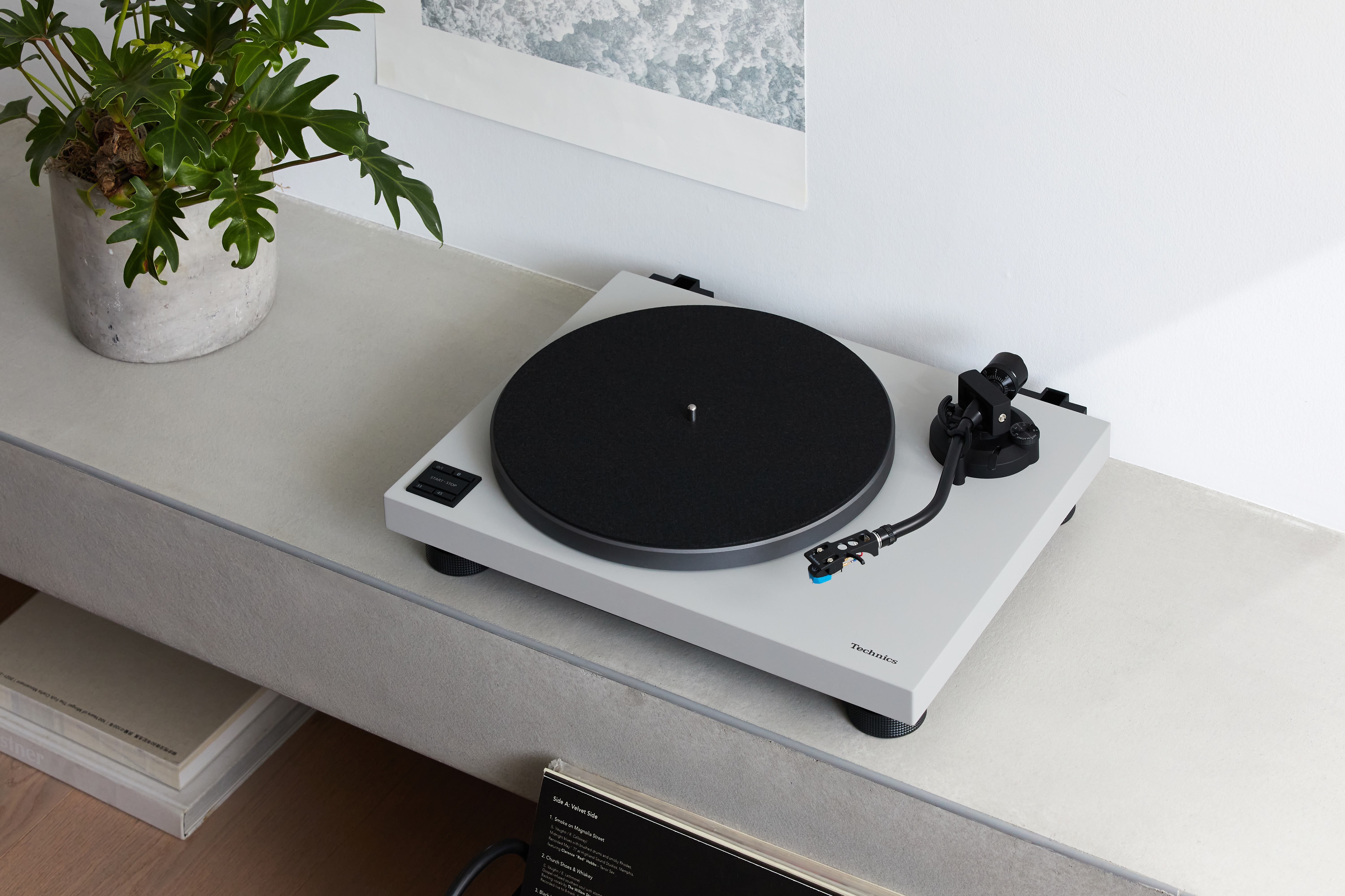 Gramofon z napędem bezpośrednim SL-40CBT-H na stojaku
