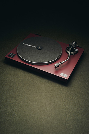 Pohled shora z úhlu na model SL-40CBTFH ve tmě