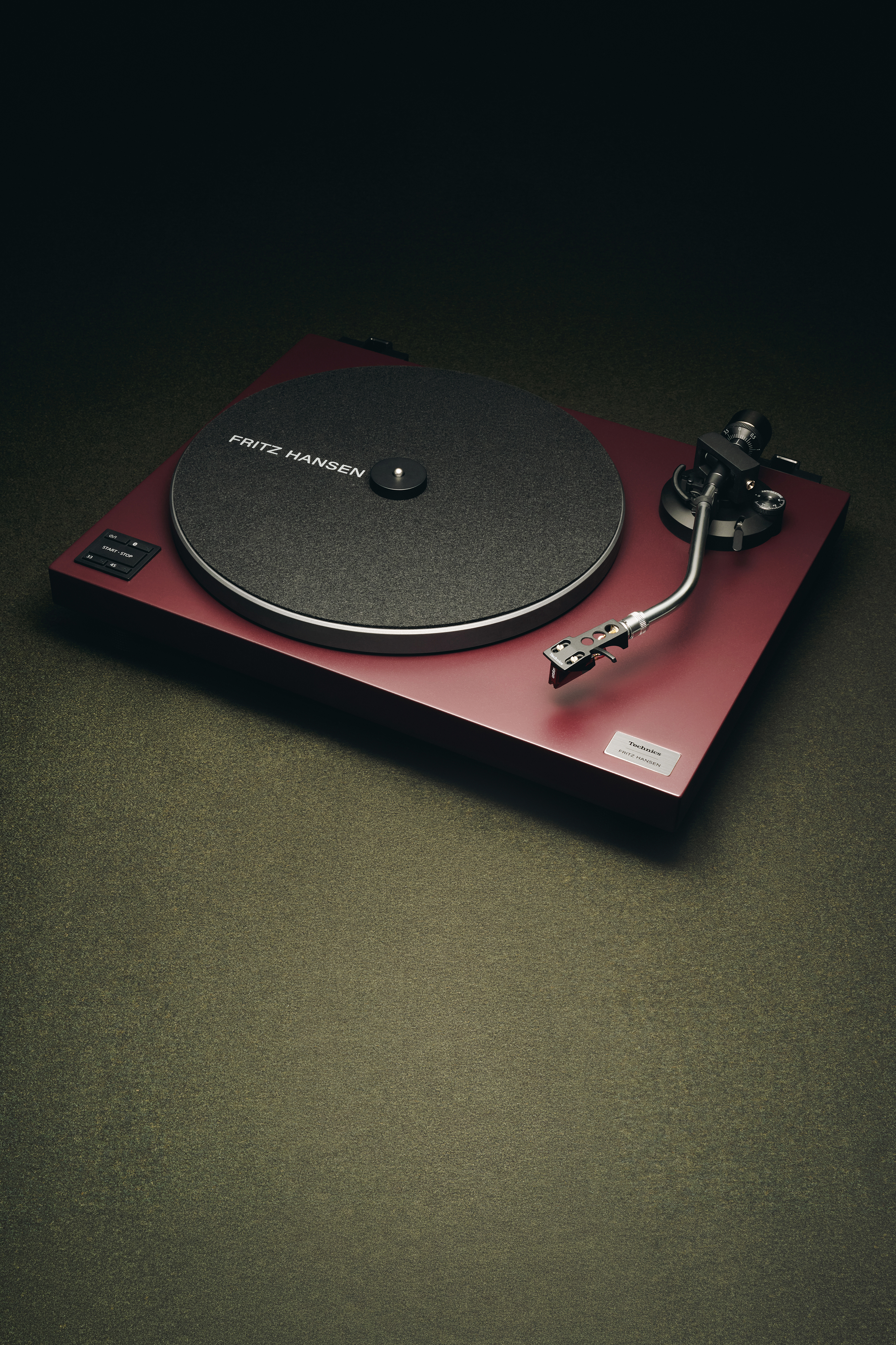 Pohled shora z úhlu na model SL-40CBTFH ve tmě