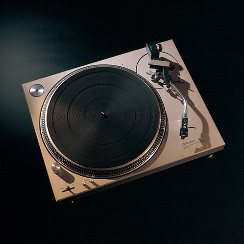 1972 / SL-1200 The First Standard Turntable for the Disco/Club Scene