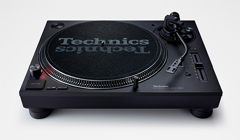 Technics SL-1200 ‒ The Legend Keeps Spinning