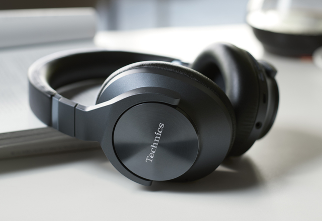Noise Cancelling Wireless Over-Ear Headphones Deliver Excellent Sound and Superior Call Quality