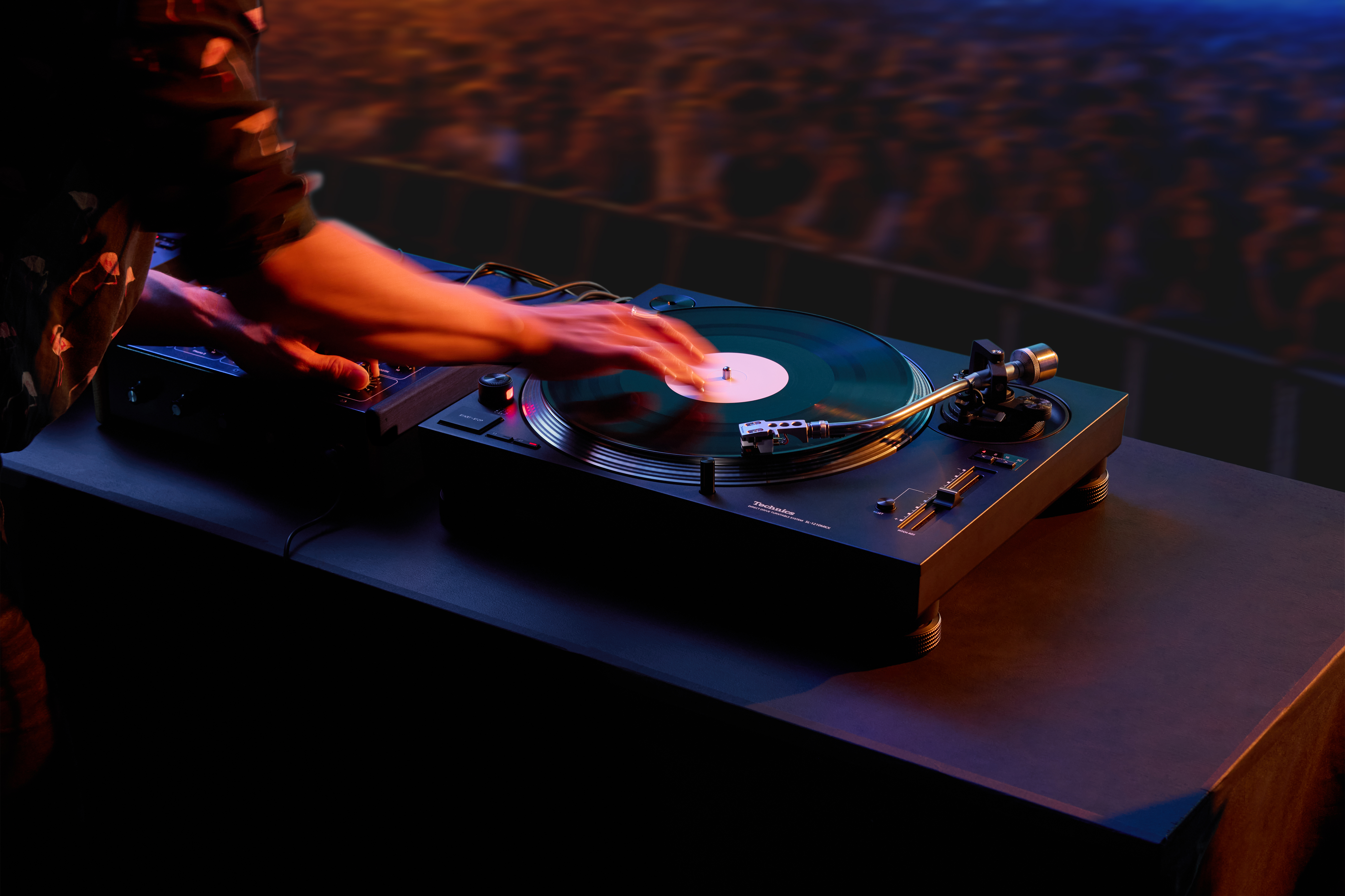 Technics presenta SL-1210MKX, il nuovo giradischi DJ di punta